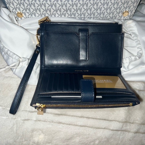 Michael Kors Tote Bag and Wristlet wallet - Picture 5 of 13